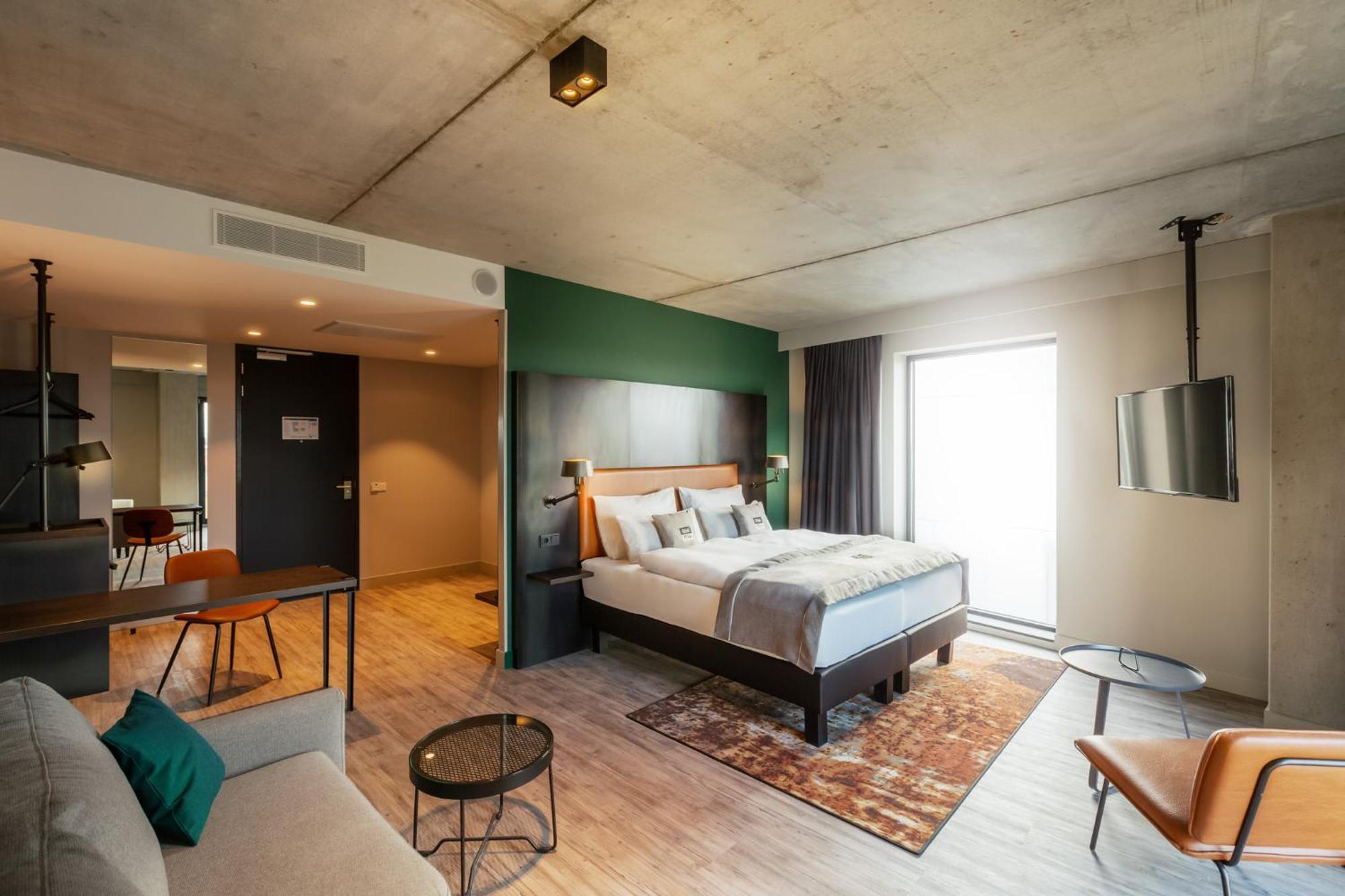 The Niu Fender 4* Amsterdam